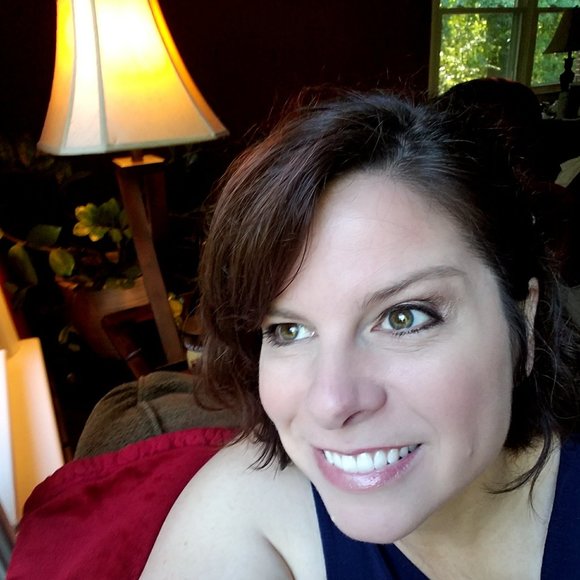 Meet your Posher, Tina - Picture 1 of 3